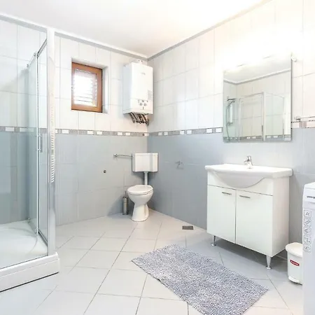 Apartment Three-bedroom In Novi Vinodolski